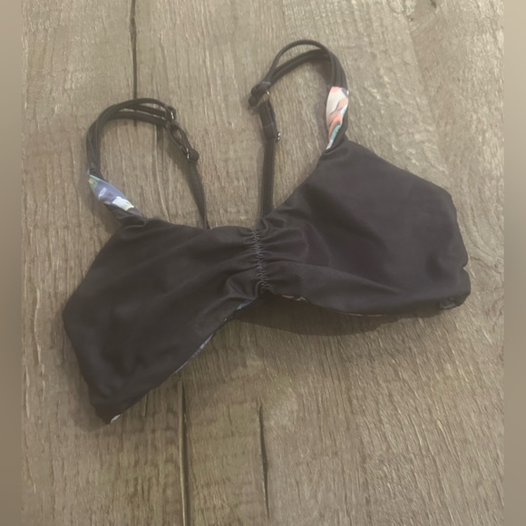 Maaji Free Muse Reversible Bikini Top. - Picture 3 of 4